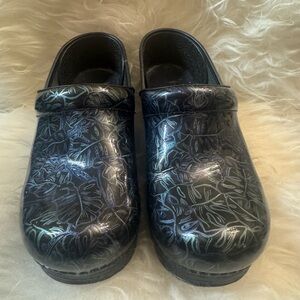 Dansko professional  tropical leaf shoes size 39